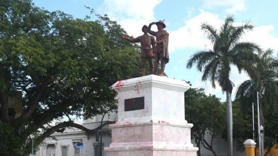 Promueven dos amparos para quitar la estatua a Los Montejo en Mérida