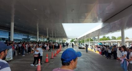 Integrantes de la CNTE bloquean acceso al aeropuerto de Mérida