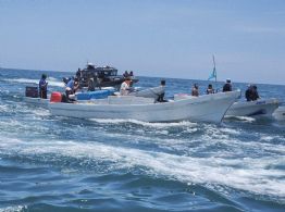 Policías de Yucatán detienen a tres pescadores furtivos en altamar