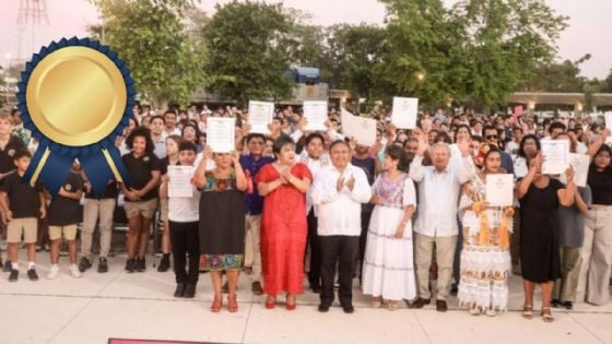 "Es un orgullo para mí": 650 adultos concluyen primaria y secundaria en Yucatán